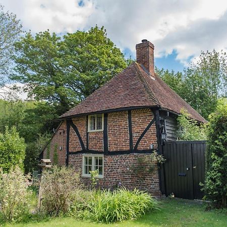 Walnut Tree Cottage By Bloom Stays フェイバーシャム エクステリア 写真