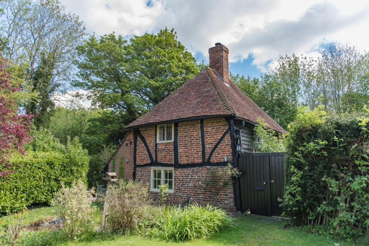 Walnut Tree Cottage By Bloom Stays フェイバーシャム エクステリア 写真